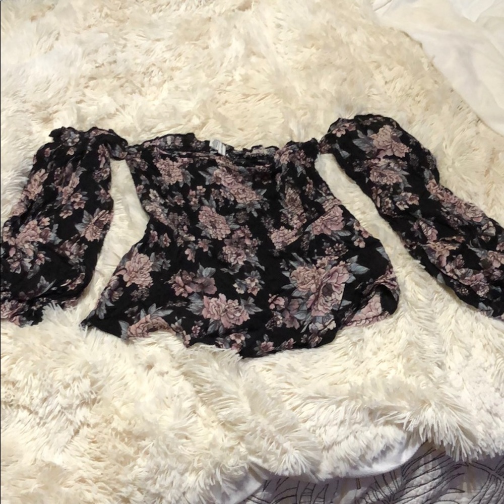 American Eagle Floral Off the shoulder top